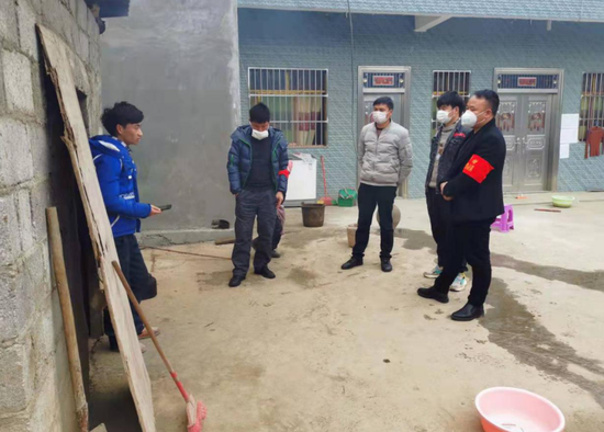 马龙村人口_马龙纳章曲粽大曲粽村(3)