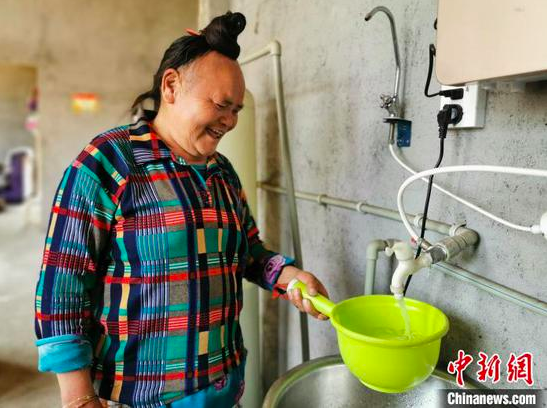 图为贵州村民家中装上自来水。 贵州省水利厅供图