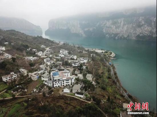 航拍“乌江源百里画廊”贵州黔西化屋村。瞿宏伦 摄