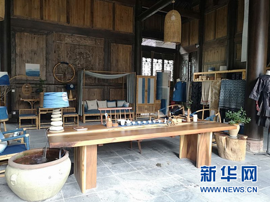 文创中心展出的展品。新华社记者罗羽摄