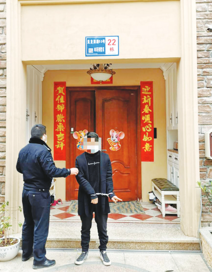 嫌疑人指认盗窃现场