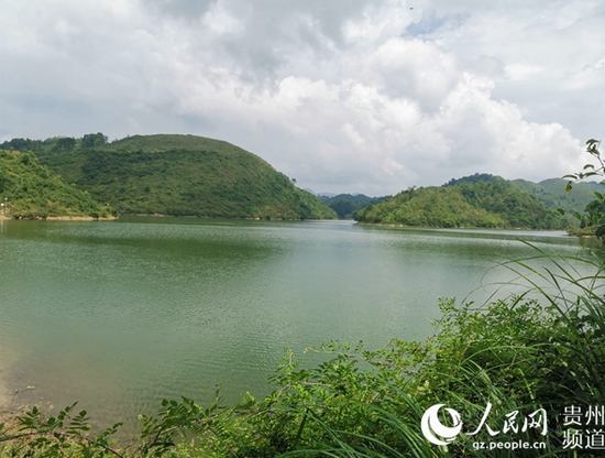 沙营镇石板桥水库,加上蚂蚁冲,这座水库供应着3.84万人饮水。李宇 摄