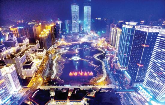 贵州第一楼双子塔 “流光溢彩”迎新年_新浪贵州_新浪网