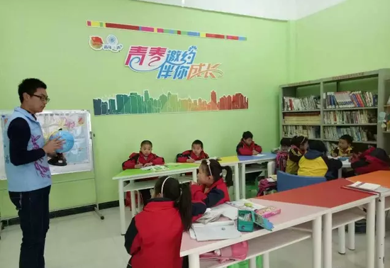 石阡:志愿者为留守儿童开展心理辅导 让他们切