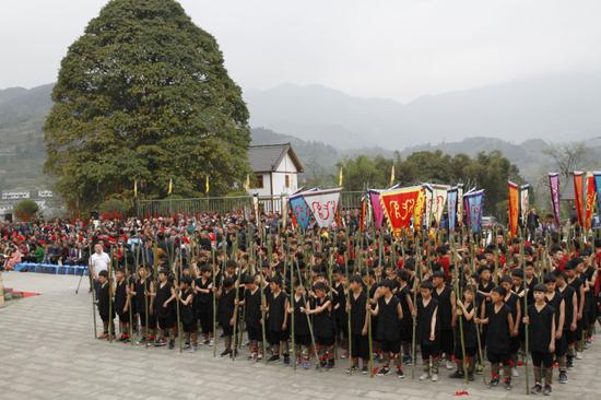 在竹王故里,真安古城的旧城镇,首届道真自治县清明祭祖即夜郎竹王祭祀