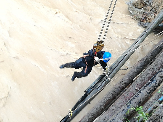 强降雨全省Ⅳ级救灾应急响应 贵州电网人抢修