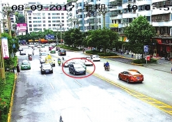 闹市区,私家车逼出租车