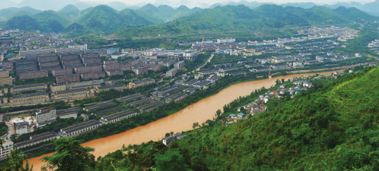 仁怀市茅台镇赤水河边的茅台酒厂.(资料图) 杨兴波 摄