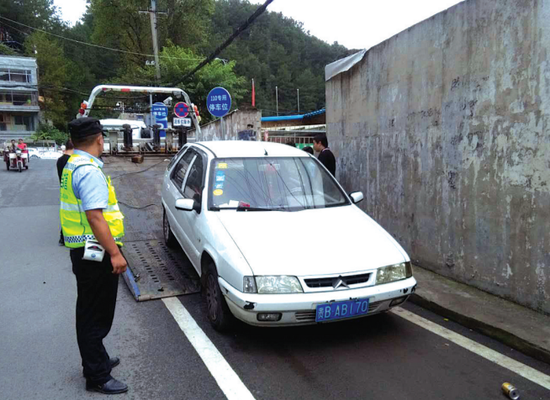 违法357次的富康车