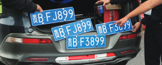 民警查车现场
