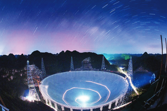 中国天眼夜景。 平塘县委宣传部供图