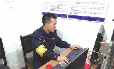工作中的谭祖恒。