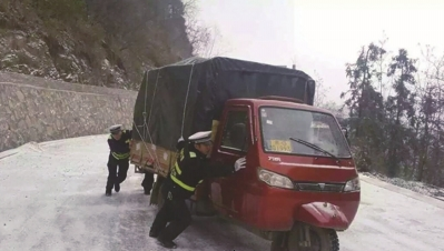 奋战在凝冻雪灾一线