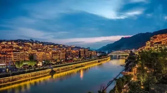 从产业小镇升级到文旅小镇 贵州茅台镇做了这