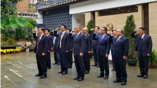 不忘初心牢记使命 贵州银行党委班子重温入党