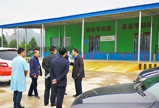 贵州省食品药品监管局领导到安顺六盘水毕节等