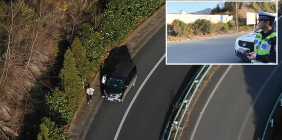 网约车在高速公路上违停下人被民警操控无人机拍下。