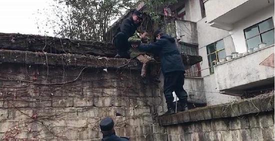 救援现场。 图由警方提供