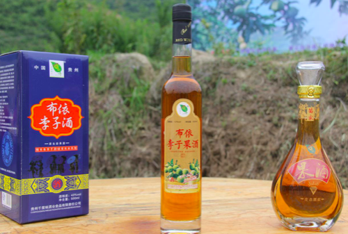 当地布依李子果酒