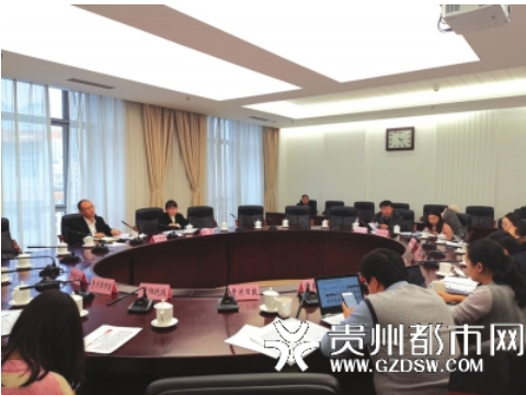 《政府工作报告》解读现场。