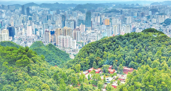 爽爽的贵阳。 都市新闻记者邱凌峰 摄