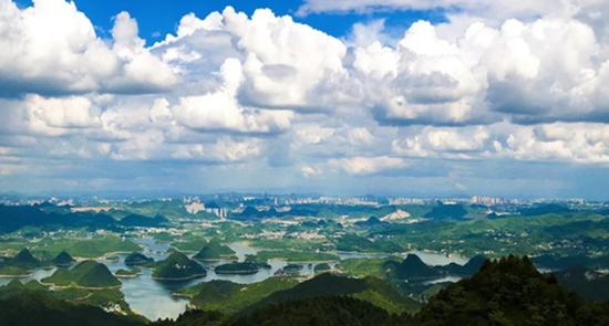 贵州生态良好,图为贵阳市观山湖区百花湖风光。