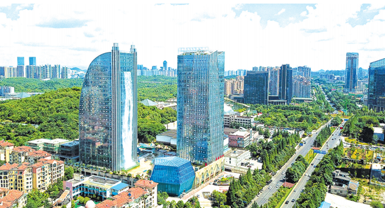 贵阳网红建筑之观山湖瀑布大楼。
