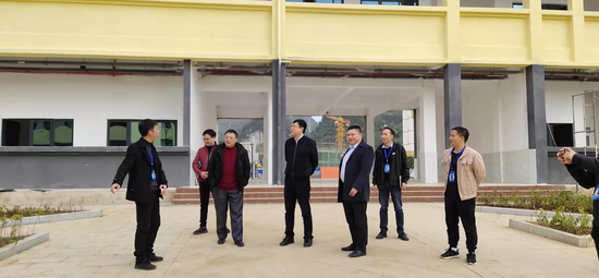 廖晓龙到关岭调研 邹鹏摄