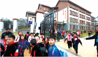 恒大援建的学校。
