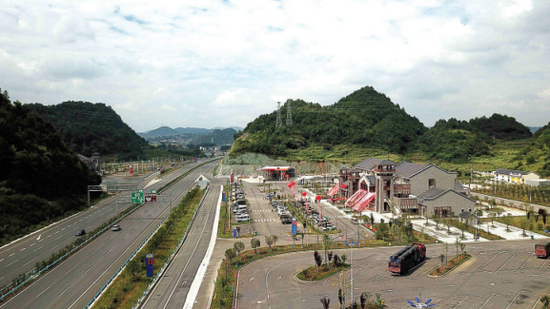 花安高速青岩服务区(本报记者邱凌峰 摄)