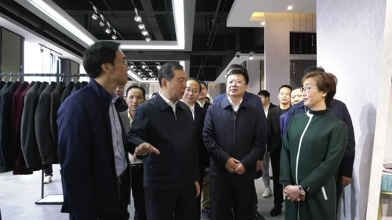 苏州市政协主席周伟强一行来玉屏考察