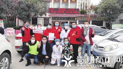 贵阳雷锋车队司机合影。