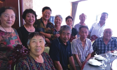 铁中三三班2017年聚会。(受访者供图)