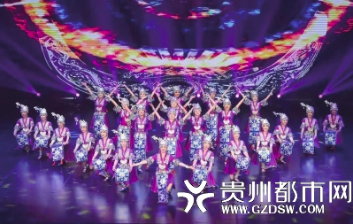 苗族舞蹈《银铃声声》。