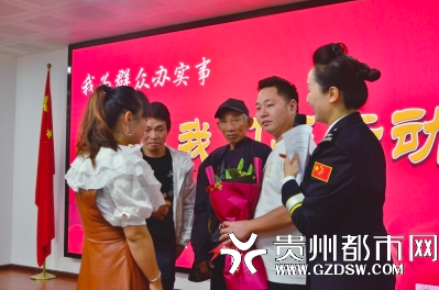 黄仕明一家终相聚。