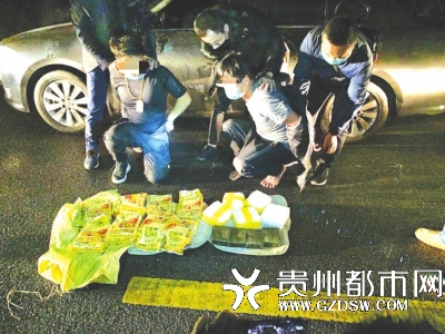 民警凌晨抓捕的嫌疑人。