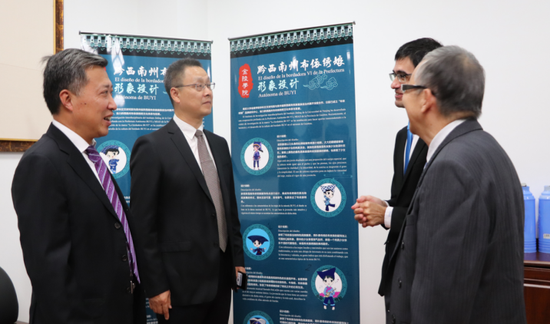 阿根廷驻沪总领事巴勃罗·奥布雷贡先生与南京大学金陵学院党委书记郭随平、金陵学院副院长张亚权会面