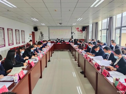 出席中国共产党六盘水市水城区第二次代表大会的代表开展分组讨论