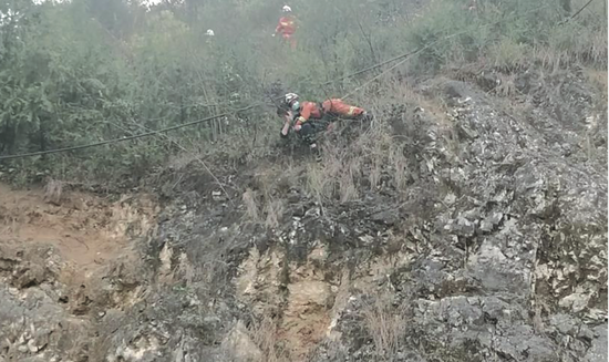 飞扑瞬间( 视频截图)