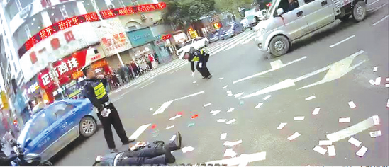 视?#21040;?#22270;(碧江交警提供)