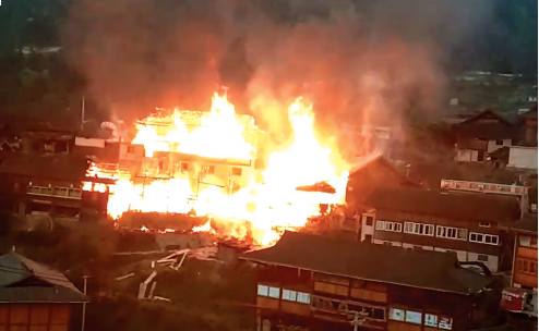 凯里市一村寨发生火灾 初步统计烧毁房屋9栋