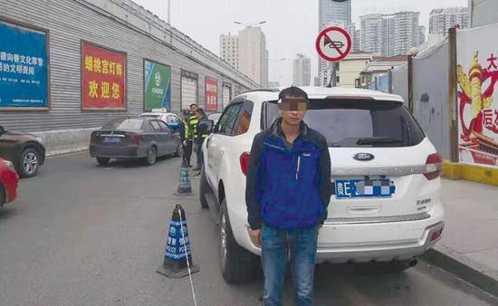 被查处的越野车司机。