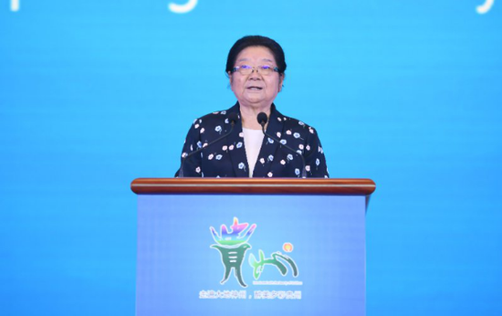 第十届全国人大常委会副委员长、中国关心下一代工作委员会主任顾秀莲出席并致辞。(贵州日报记者 邓刚摄)