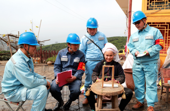 兴义江西坡供电所服务、进步、和谐三步走 搭