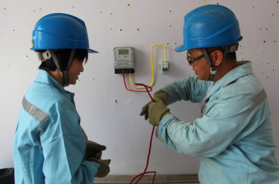 兴义江西坡供电所服务、进步、和谐三步走 搭