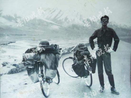 1982年,翻越唐古拉山口的俞建军