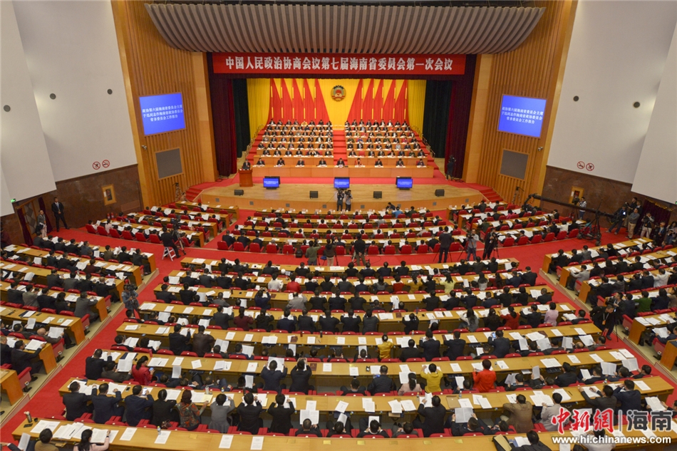 图为中国人民政治协商会议第七届海南省委员会第一次会议在海南海口开幕。骆云飞摄