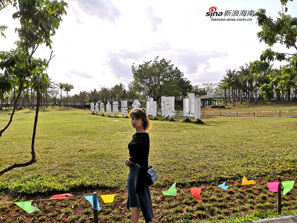 来自内蒙的小张则表示，“海口优质的生态环境让我留在了这里。‘绿水青山就是金山银山’，海口湿地保护取得的成就有目共睹，但这不是部分人的工作，而是全社会的工作。”(图/谢越杰)