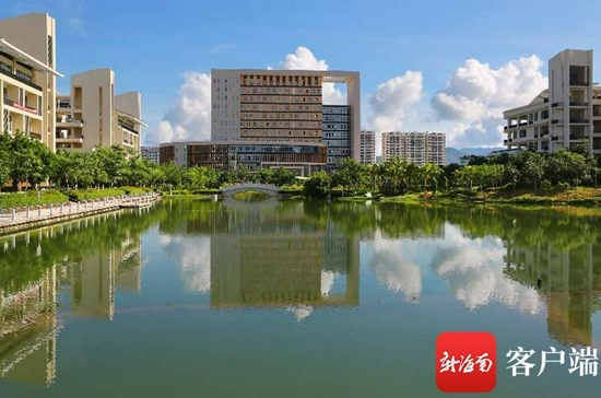 海南热带海洋学院建设具有热带景观和海洋元素的美丽校园。