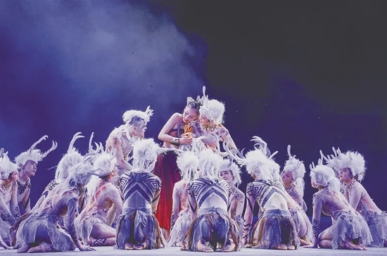 原创黎族山歌剧《呦呦鹿鸣》在三亚展演。武昊 摄